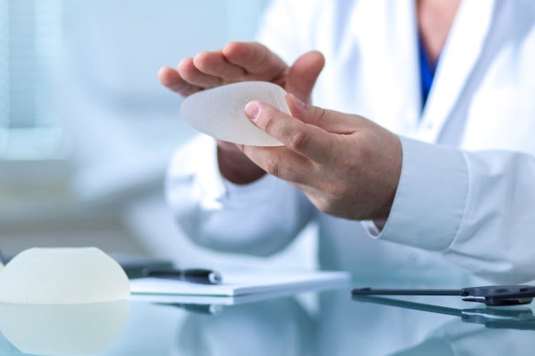 Những điều cần biết sau phẫu thuật nâng ngực